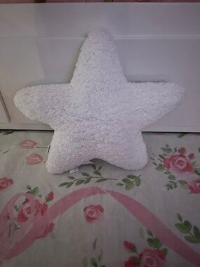 ⭐️BNWT Star Cushion ⭐️